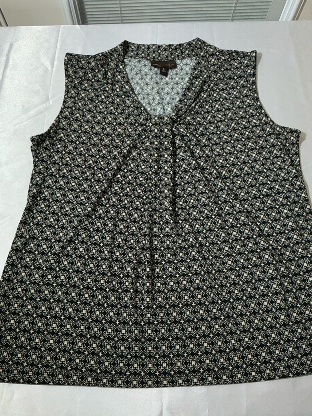 Dana Buchman Black & White Sleeveless V-Neck Tank Size XL - Picture 6 of 9